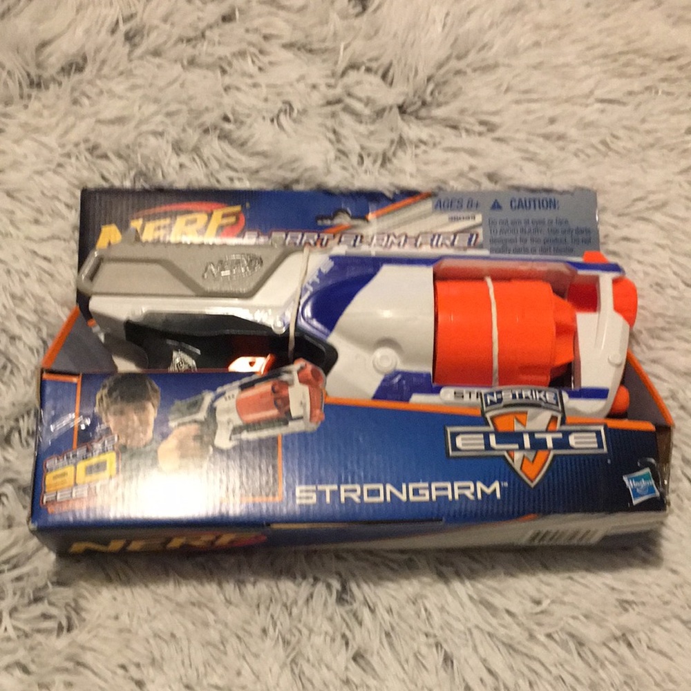 Nerf Strongarm 6-Dart Slam-Fire Gun Toy